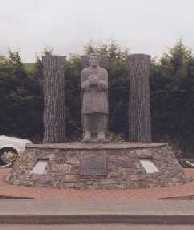 Statue to Dáithí O'Bruaidair
